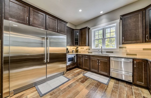 Folly Field House | Picturesque home- 7 min walk from the beach with private pool and elevator.
