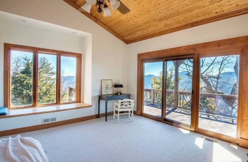 Sapphire House | Picturesque views of Sapphire & Lonesome Valley. Hot tub, guest suite, firepit.