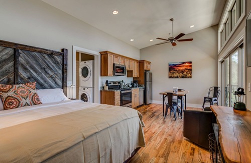 Pisgah Forest Hotel | Pilot Cove Forest Lodging