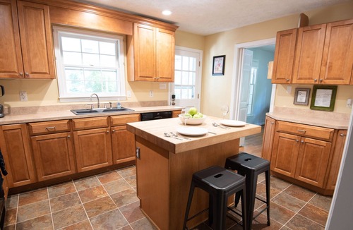 Southern Pines House | Pineland Patio: Inviting 4-Bedroom Retreat. Ample Space for 10, Firepit, Office.