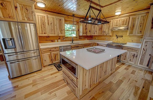 Hayesville Cabin | Pines Lodge - Private Pond-Walk in Tub