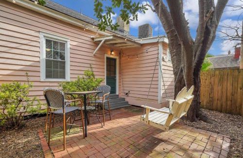 Savannah Victorian District House | Pink Magnolia Cottage by Lucky Savannah