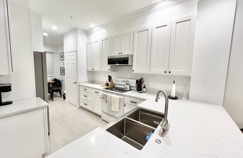 Naples Condo | PLAYERS CLUB AVAILABLE, Professionally Renovated, 3 Bedroom Golf Condo