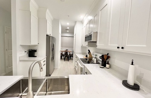 Naples Condo | PLAYERS CLUB AVAILABLE, Professionally Renovated, 3 Bedroom Golf Condo
