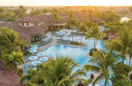 Naples Condo | PLAYERS CLUB AVAILABLE, Professionally Renovated, 3 Bedroom Golf Condo