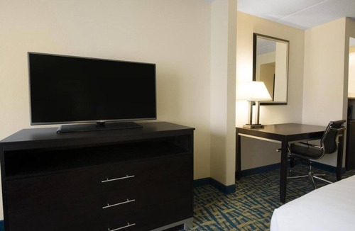 Savannah Hotel | Pleasant Stay! Unit w/Parking, Near Savannah-Ogeechee Museum!