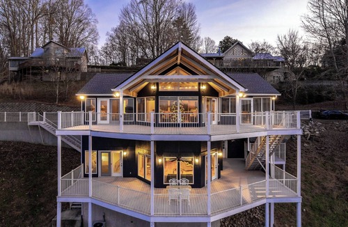 Smithville Ski Chalet | Point of View Over Looking Center Hill Lake