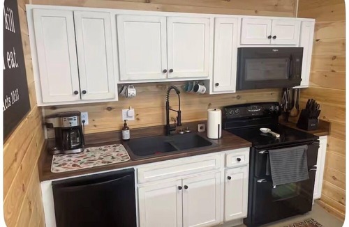 Samburg Cabin | Pole Barn Style Lodge located at Reelfoot Lake accommodating to large groups!
