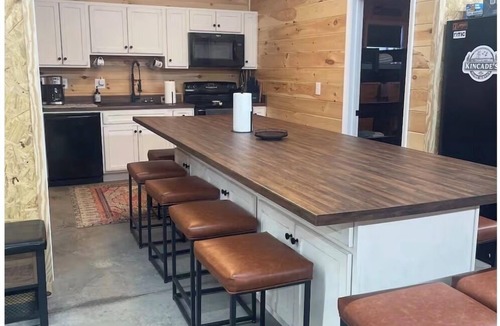 Samburg Cabin | Pole Barn Style Lodge located at Reelfoot Lake accommodating to large groups!