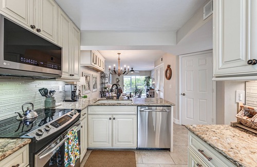 Hammock Bay Condo | Pool Access! Retreat 6 Mi to Marco Island Beach