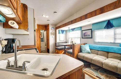 New London Cottage | Pool & Dock Access! Badin Lake Resort Gem