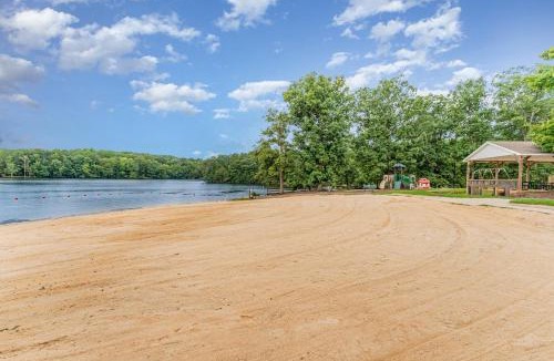 New London House | Pool & Dock Access! Badin Lake Resort Gem