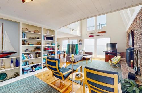 Avoca House | Pool, Dock! Group Getaway on Chowan River