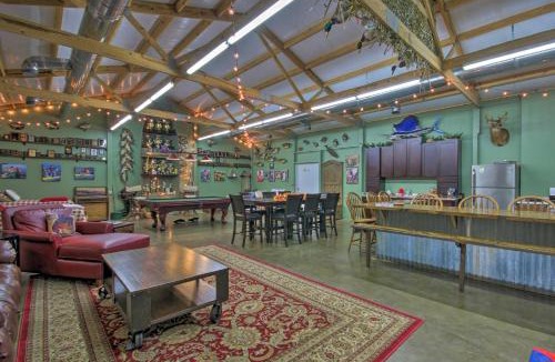 Saint Matthews Apartment | Pool & Fire Pit! 'Outlaw Gameroom' in St Matthews