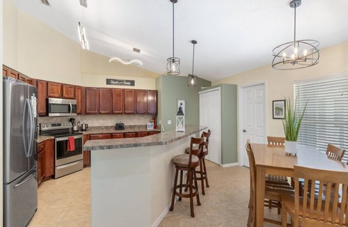 Sebastian Highlands House | ☆☀︎❀ Pool House Paradise! Heated Pool, Poolside TV, Pool Table, Near Beaches!