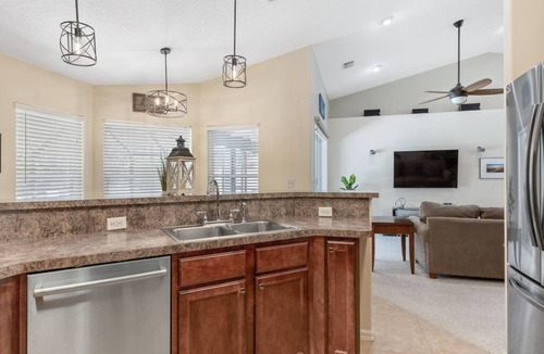Sebastian Highlands House | ☆☀︎❀ Pool House Paradise! Heated Pool, Poolside TV, Pool Table, Near Beaches!