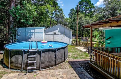 Montgomery House | Pool House! Sweet Sunny Retreat- Main House