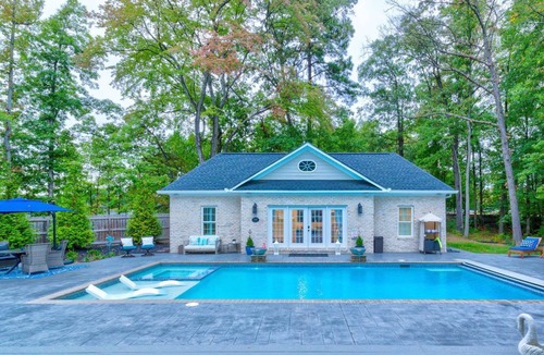 Richmond House | Pool house