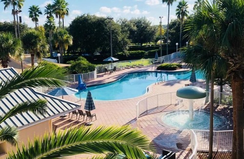 West Kissimmee Hotel | POOL OPEN! LOVELY KING UNIT FOR 4 GUESTS! BREAKFAST, SHUTTLE