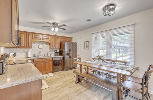 Summerville House | Pool + Screened Porch + Pool Table + Large Yard