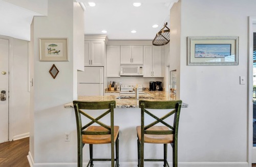 Shelter Cove Condo | Pool View, Pet Friendly, Shelter Cove - Near Beach