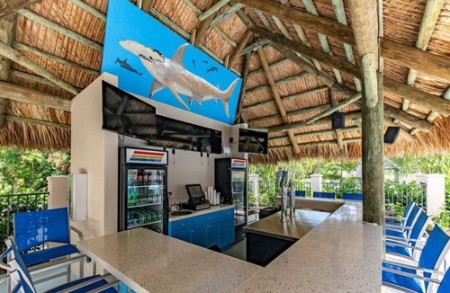 Ole Apartment | Pool-View Studio Suite Near Naples Beaches