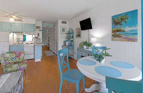 Tybee Island Condo | Pools + Tennis | Walk to Shops & Restaurants | Coastal Condo