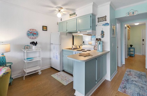 Tybee Island Condo | Pools + Tennis | Walk to Shops & Restaurants | Coastal Condo