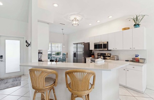 Falcons Glen House | Poolside Bliss and a Family-Friendly Oasis