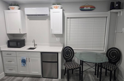 Madeira Beach Apartment | Poolside Cozy Corner Condo-Steps to Maderia Beach