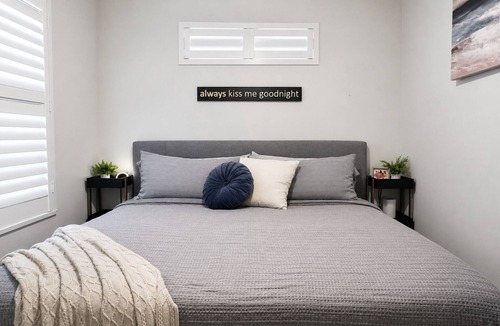 Sanford House | Poolside Suite with Heated Hot Tub · Boombah & SFB Airport