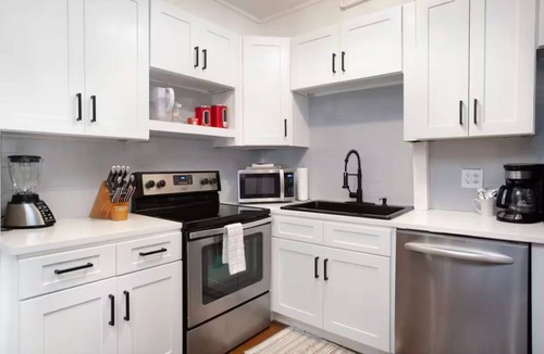 Downtown Knoxville Condo | Prime football location- condo walking distance from stadium
