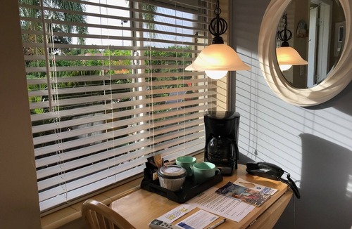 Coral Ridge Hotel | Prime Location Great Price