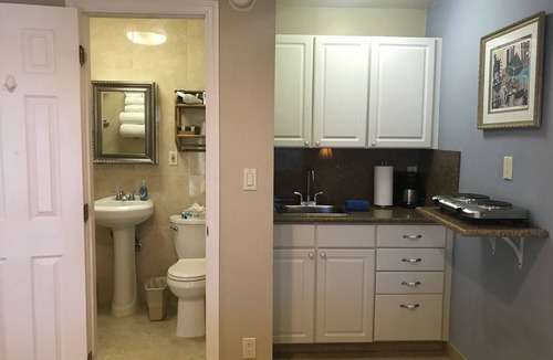 Coral Ridge Hotel | Prime Location Great Price