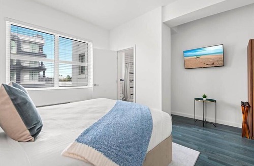 West Avenue Hotel | Prime Miami Queen Studio | nr Lincoln Road & Miami Beach