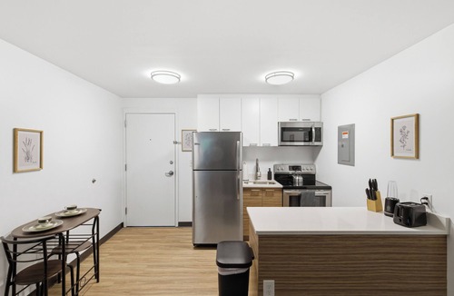 Northwest Raleigh Apartment | Prime Raleigh Retreat with Fast WiFi, Free Parking, Self Check-In & Workspace