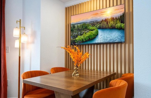 Florida Center Apartment | Prime Studio lake & Pool View 5 min to Universal