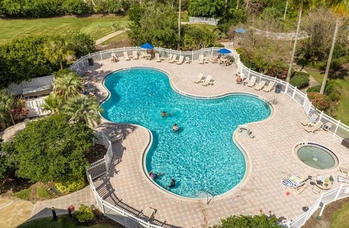 Florida Center Apartment | Prime Studio lake & Pool View 5 min to Universal