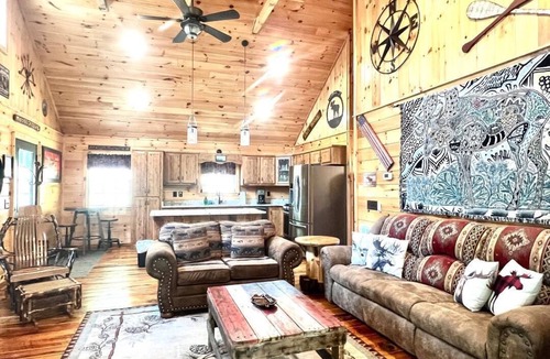 Murphy Cabin | Pristine 2 bedroom cabin in the Blue Ridge mountains of North Carolina