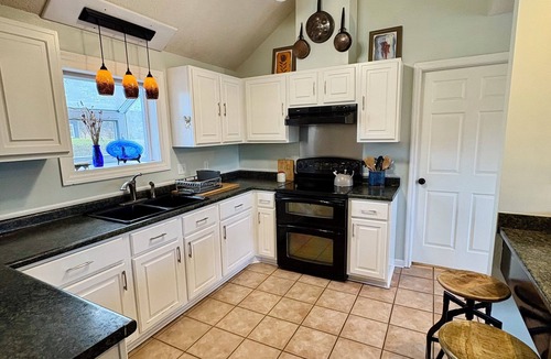 Metter House | Private 13-Acre Farm Retreat with Fire Pit and Peaceful Views