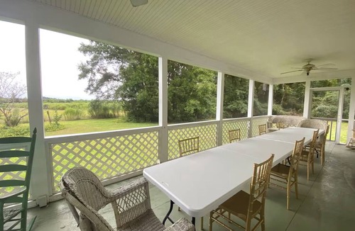 New Bern House | Private 3BR Historic Farmhouse near downtown New Bern on 33 acres