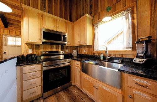 Smithville Cabin | Private 4 Cabin Retreat Sleeps 8 Near Waterfalls