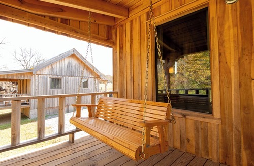 Smithville Cabin | Private 4 Cabin Retreat Sleeps 8 Near Waterfalls