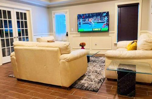 Buford Apartment | Private and Relaxing Getaway with Gym, Pool & Hot Tub