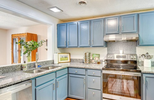 Salem House | Private Balcony: Lake Keowee Home w/Pool Access