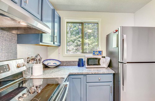 Salem House | Private Balcony: Lake Keowee Home w/Pool Access