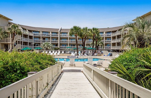 North Forest Beach Villa | Private Beach Access Villa with Shared Pool, Balcony & Free WiFi