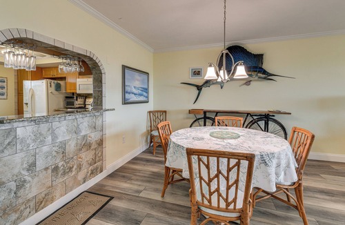 Whitney Beach Condo | Private Boat Slip! Bradenton Condo, 3 Mi to Beach