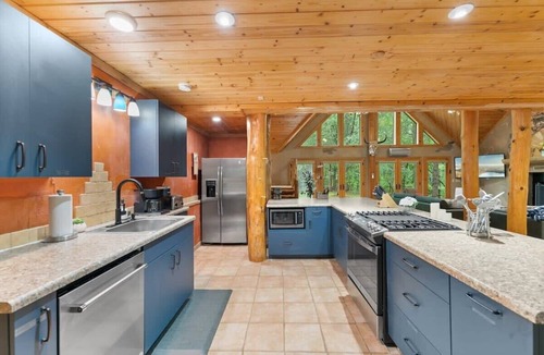Townville Cabin | Private Cabin at Lake Hartwell