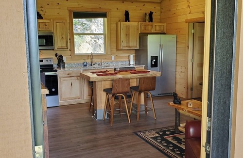 Whittier Cabin | Private Cabin Hot Tub 2 Kings